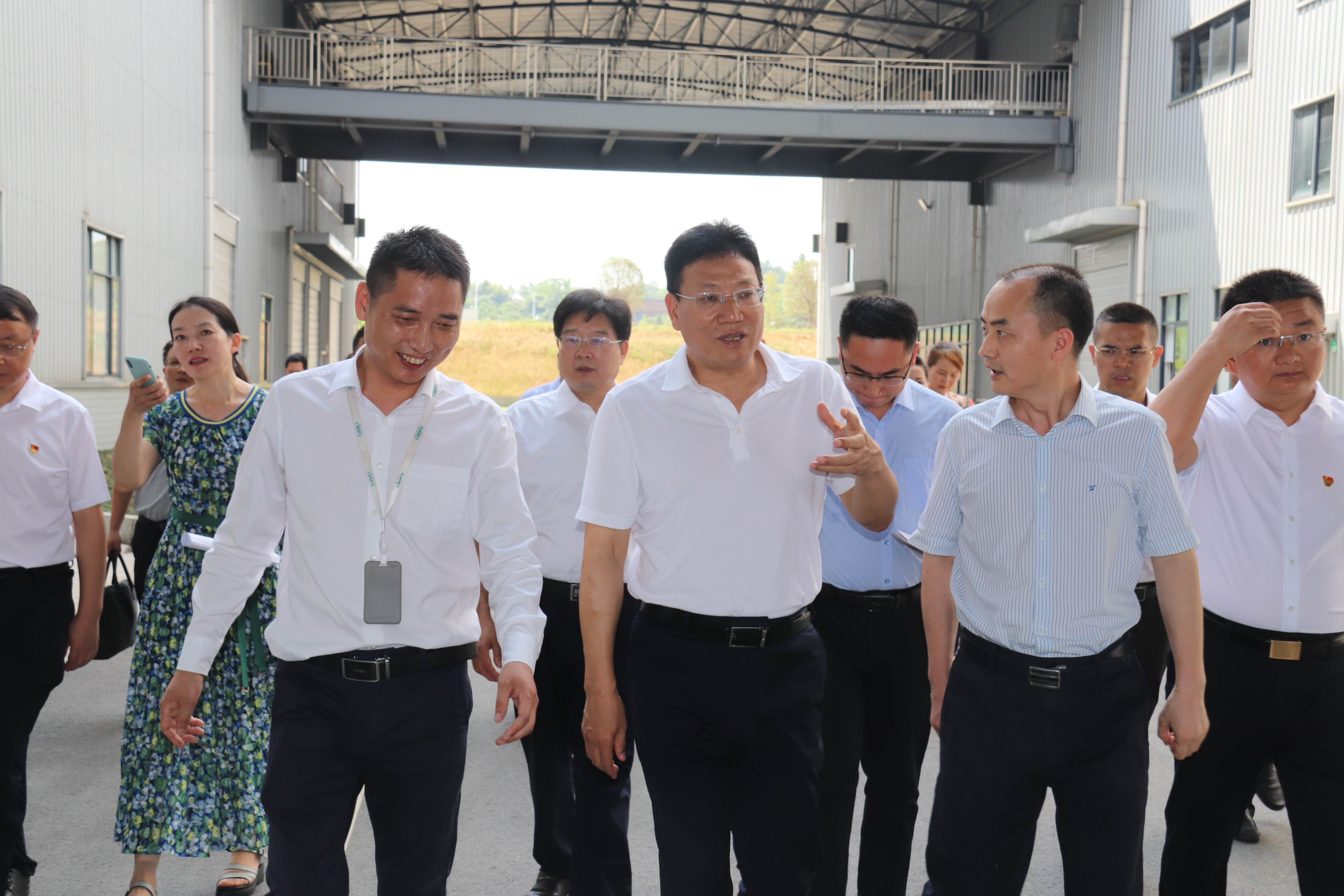 中共邵陽市委委員、常委、副書記華學健等來我公司進行了參觀調(diào)研